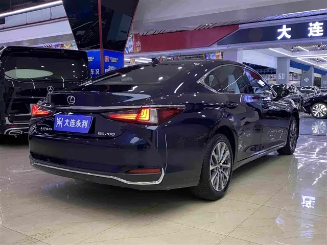 Lexus ES — Фото автомобиля 17