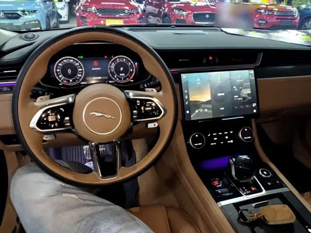 Jaguar XFL — Фото автомобиля 9