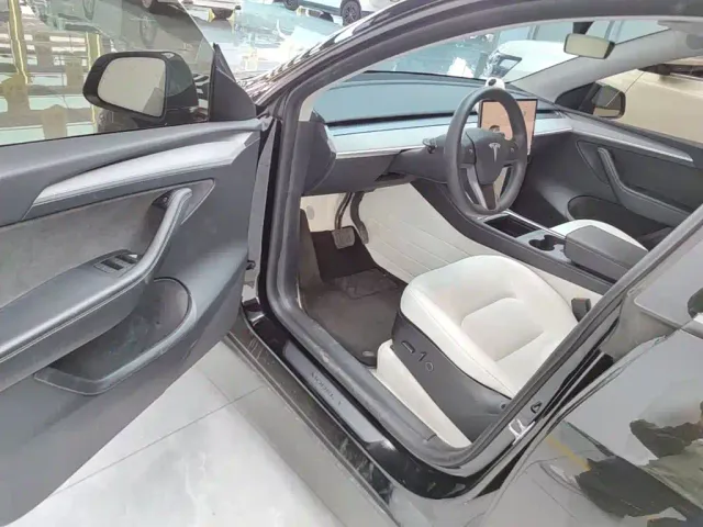 Tesla Model Y — Фото автомобиля 15