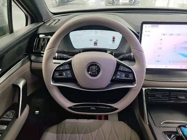 BYD Tang — Фото автомобиля 10