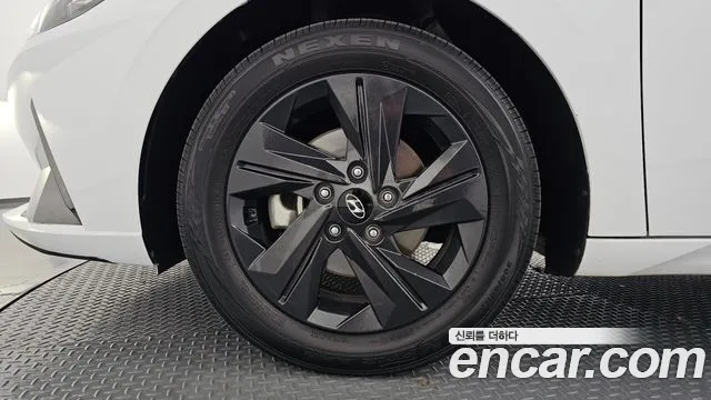 Hyundai AVANTE Avante (CN7) — Фото автомобиля 5