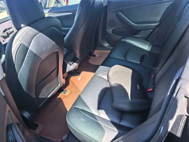 Tesla Model 3 — Фото автомобиля 4