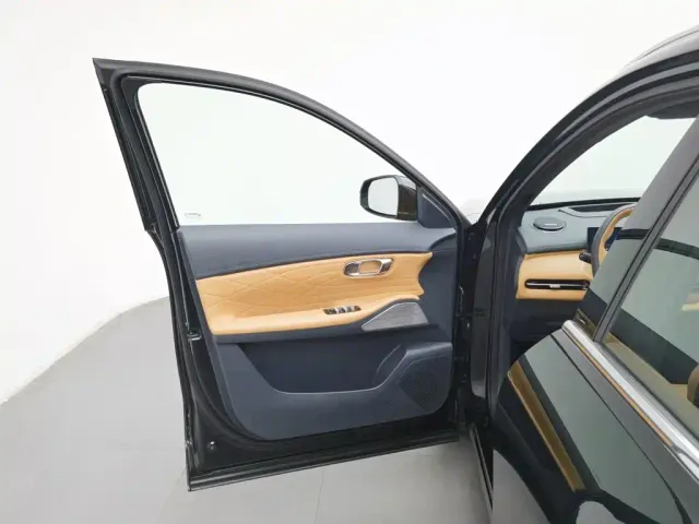 Geely Galaxy Starship 7 EM-i — Фото автомобиля 8