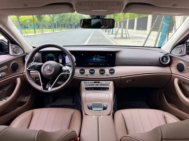 Mercedes-Benz E-Class — Фото автомобиля 10