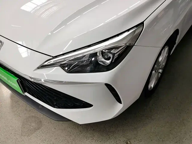 Roewe i5 — Фото автомобиля 23