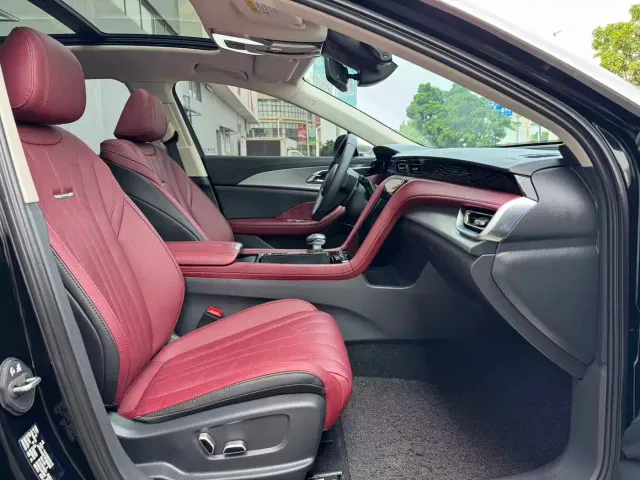 Hongqi H5 — Фото автомобиля 17