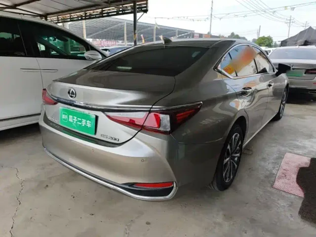 Lexus ES — Фото автомобиля 6