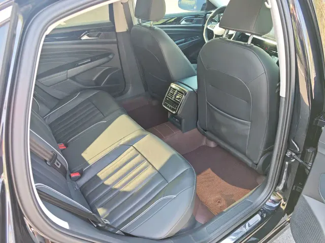 Volkswagen Passat — Фото автомобиля 11