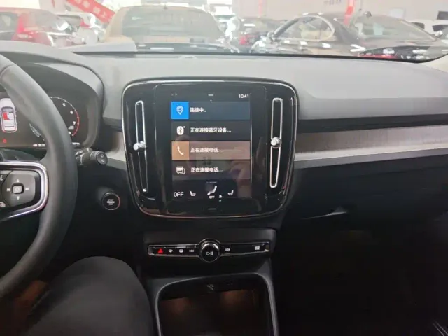 Volvo XC40 — Фото автомобиля 9