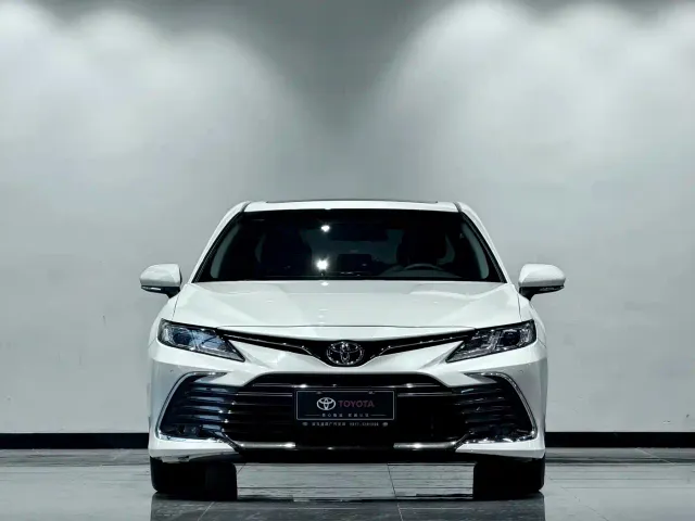 Toyota Camry — Фото автомобиля 2