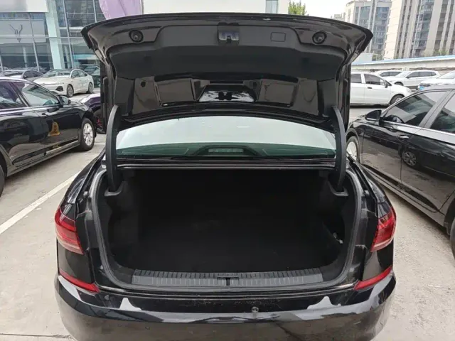 Volkswagen Passat — Фото автомобиля 18