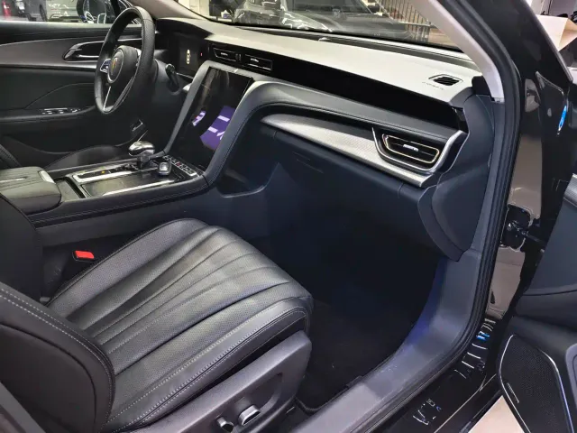 Hongqi H5 — Фото автомобиля 3