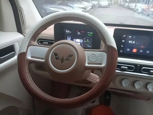 Wuling Hongguang Mini EV — Фото автомобиля 10