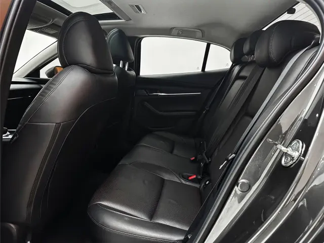 Mazda Axela — Фото автомобиля 24