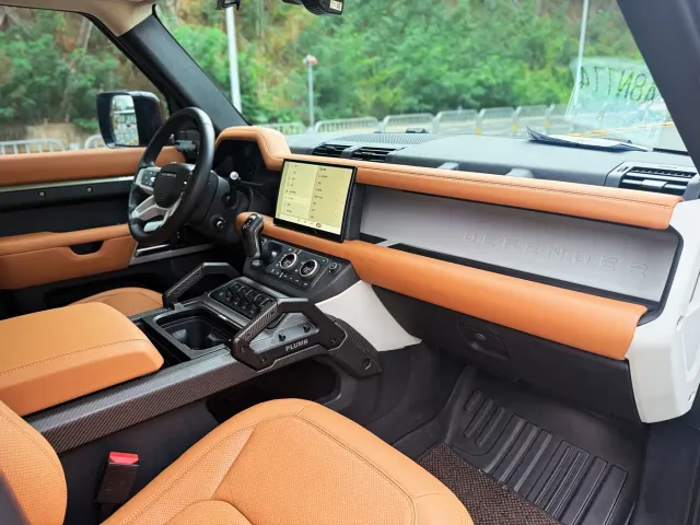 Land Rover Defender — Фото автомобиля 16