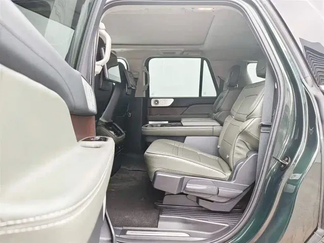 Lincoln Navigator — Фото автомобиля 7