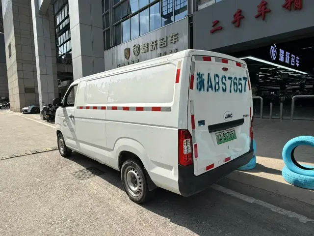 JAC Motors Blue Cat — Фото автомобиля 4