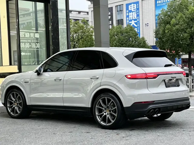 Porsche Cayenne — Фото автомобиля 7