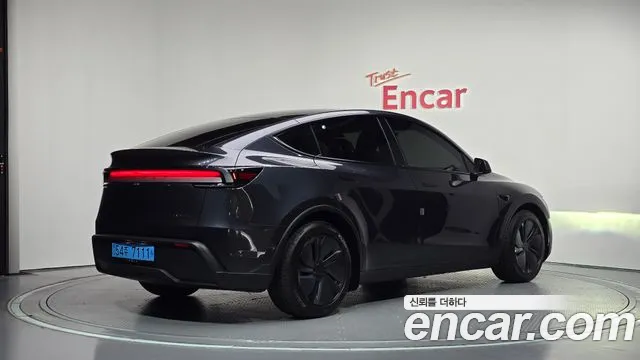 Tesla Model Y — Фото автомобиля 2