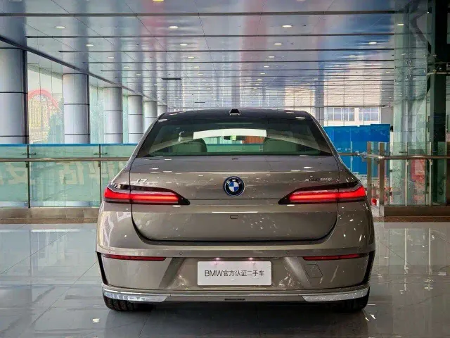 BMW i7 — Фото автомобиля 3