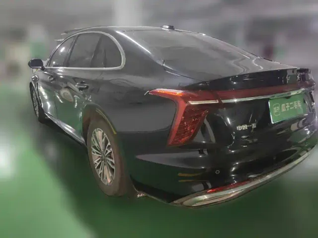 Hongqi H5 — Фото автомобиля 24