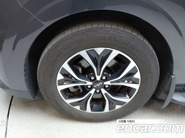 Kia Carnival Generation 4 — Фото автомобиля 5