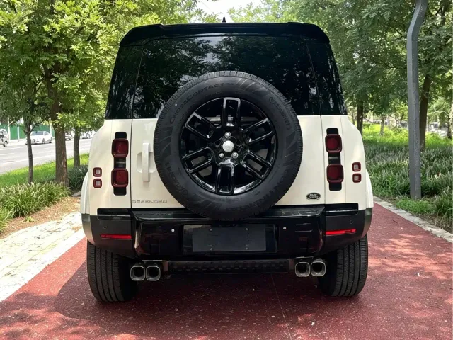 Land Rover Defender — Фото автомобиля 3