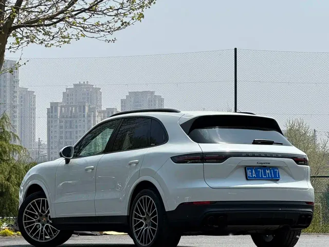 Porsche Cayenne — Фото автомобиля 11