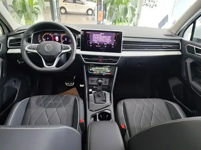 Volkswagen Tiguan L — Фото автомобиля 9