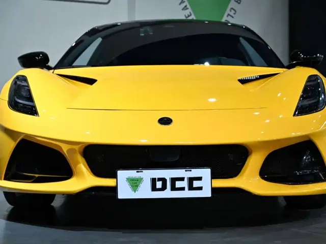 Lotus Emira — Фото автомобиля 7