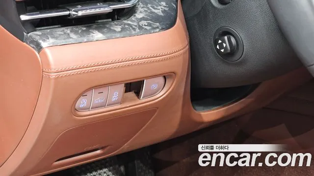 Genesis G90 Бензин 3.5 Turbo e-S/C AWD — Фото автомобиля 4