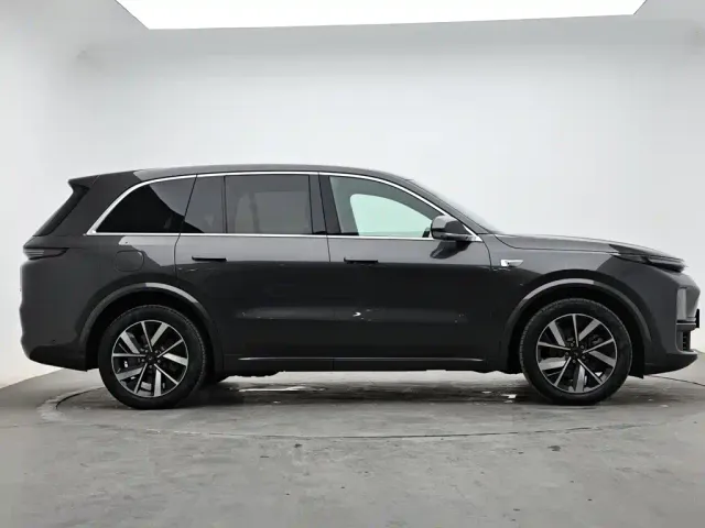 Li Auto L8 — Фото автомобиля 5