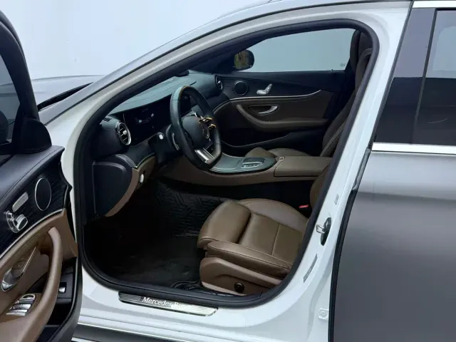 Mercedes-Benz E-Class — Фото автомобиля 19