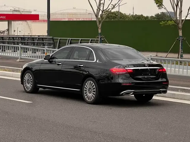 Mercedes-Benz E-Class — Фото автомобиля 7