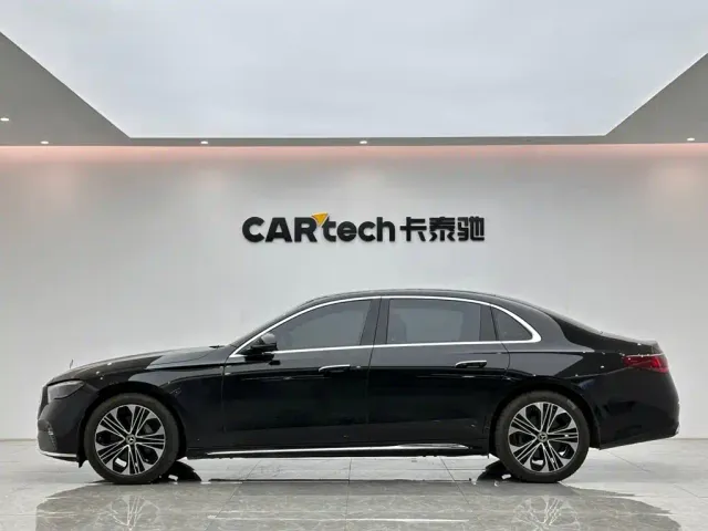 Mercedes-Benz E-Class — Фото автомобиля 2