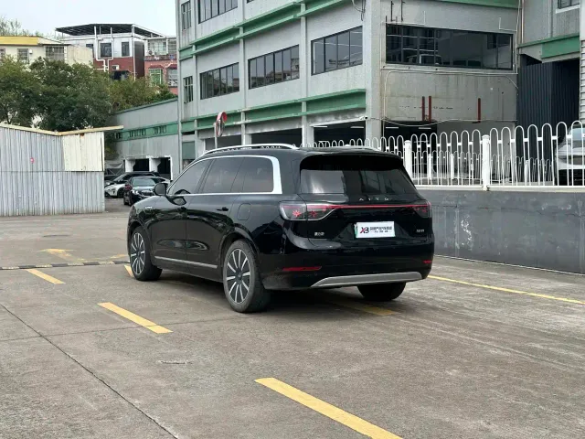 AITO Wenjie AITO M9 2024 Range Extender Ultra 52kWh 6-seater — Фото автомобиля 4