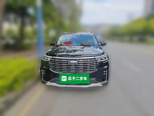 Ford Explorer — Фото автомобиля 2