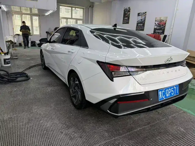 Hyundai Elantra — Фото автомобиля 5