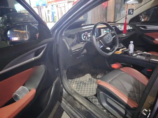 Changan Eado — Фото автомобиля 12