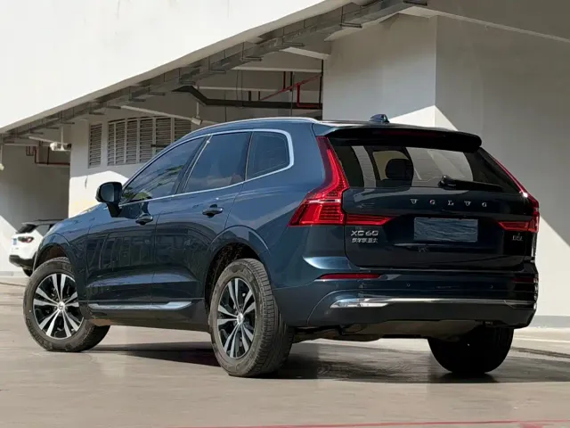 Volvo XC60 — Фото автомобиля 4