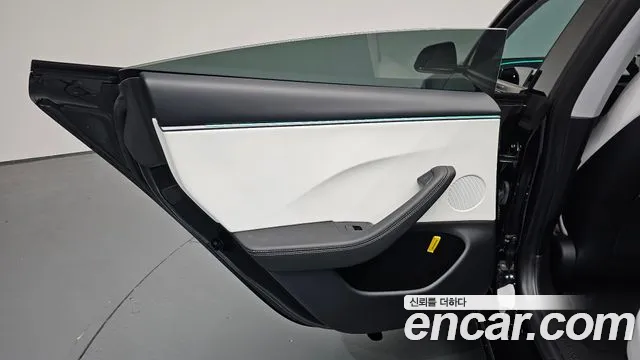 Tesla Model 3 — Фото автомобиля 14