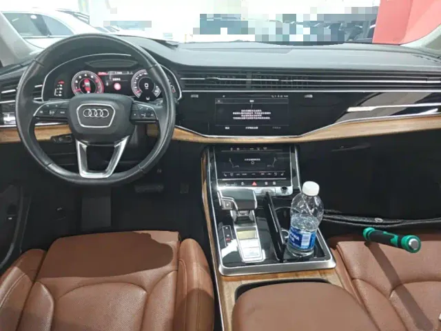 Audi Q7 — Фото автомобиля 9