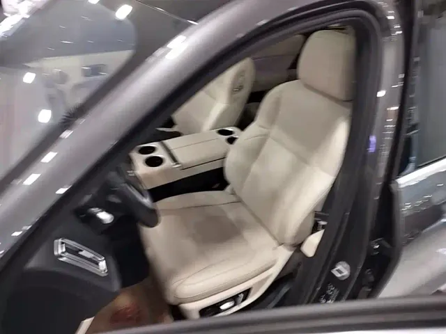 Li Auto L9 — Фото автомобиля 14