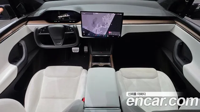 Tesla Model X — Фото автомобиля 7