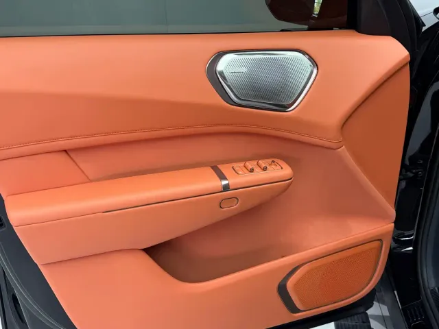 Lynk & Co 900 — Фото автомобиля 8