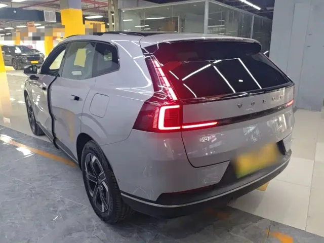 Volvo XC70 Plug-in Hybrid — Фото автомобиля 4