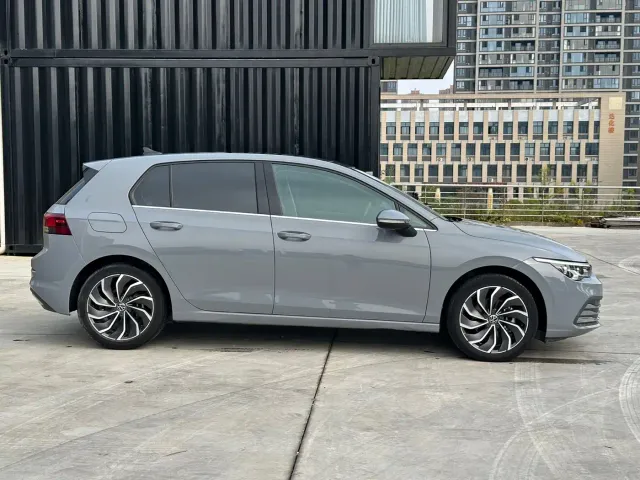 Volkswagen Golf — Фото автомобиля 8