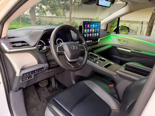 Toyota Sienna — Фото автомобиля 6