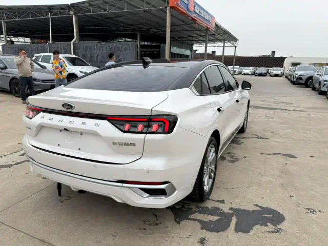 Ford Mondeo — Фото автомобиля 12