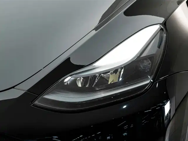 Tesla Model Y — Фото автомобиля 4